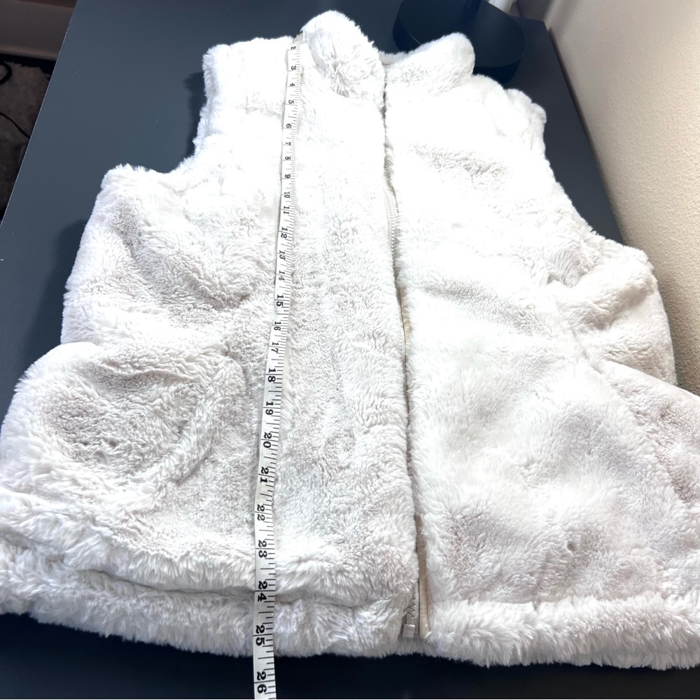 Nicole Miller Reversible Faux Fur Sherpa Puffer Vest White Size M Zip Pockets - Picture 16 of 16